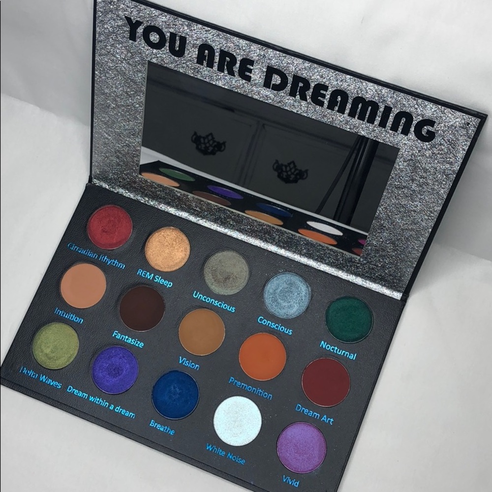 Her mannerisms Lucid Dream eyeshadow palette